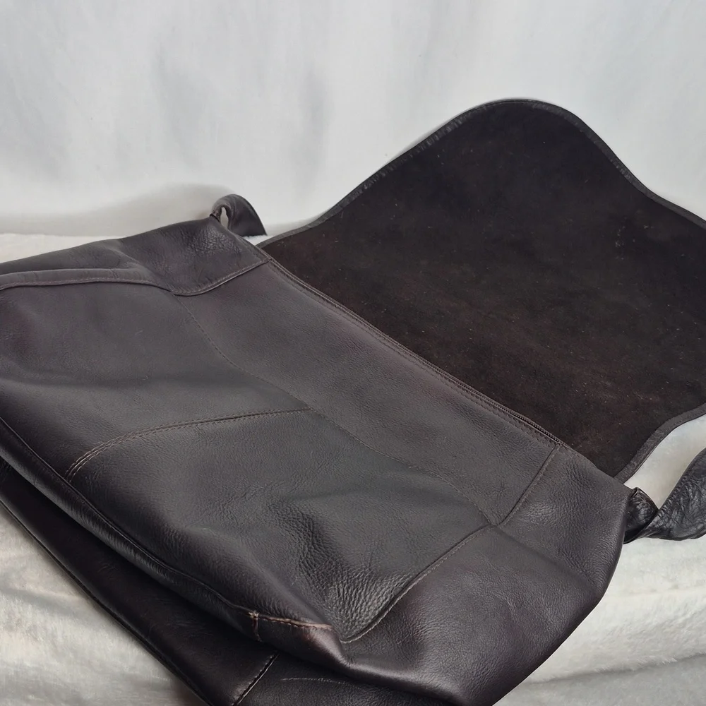 Le Donne Leather Messenger Bag UNISEX